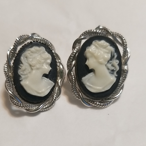 Source Unknown Jewelry - CAMEO EARRINGS, Silvertone Black And White, EUC, 1" Drop